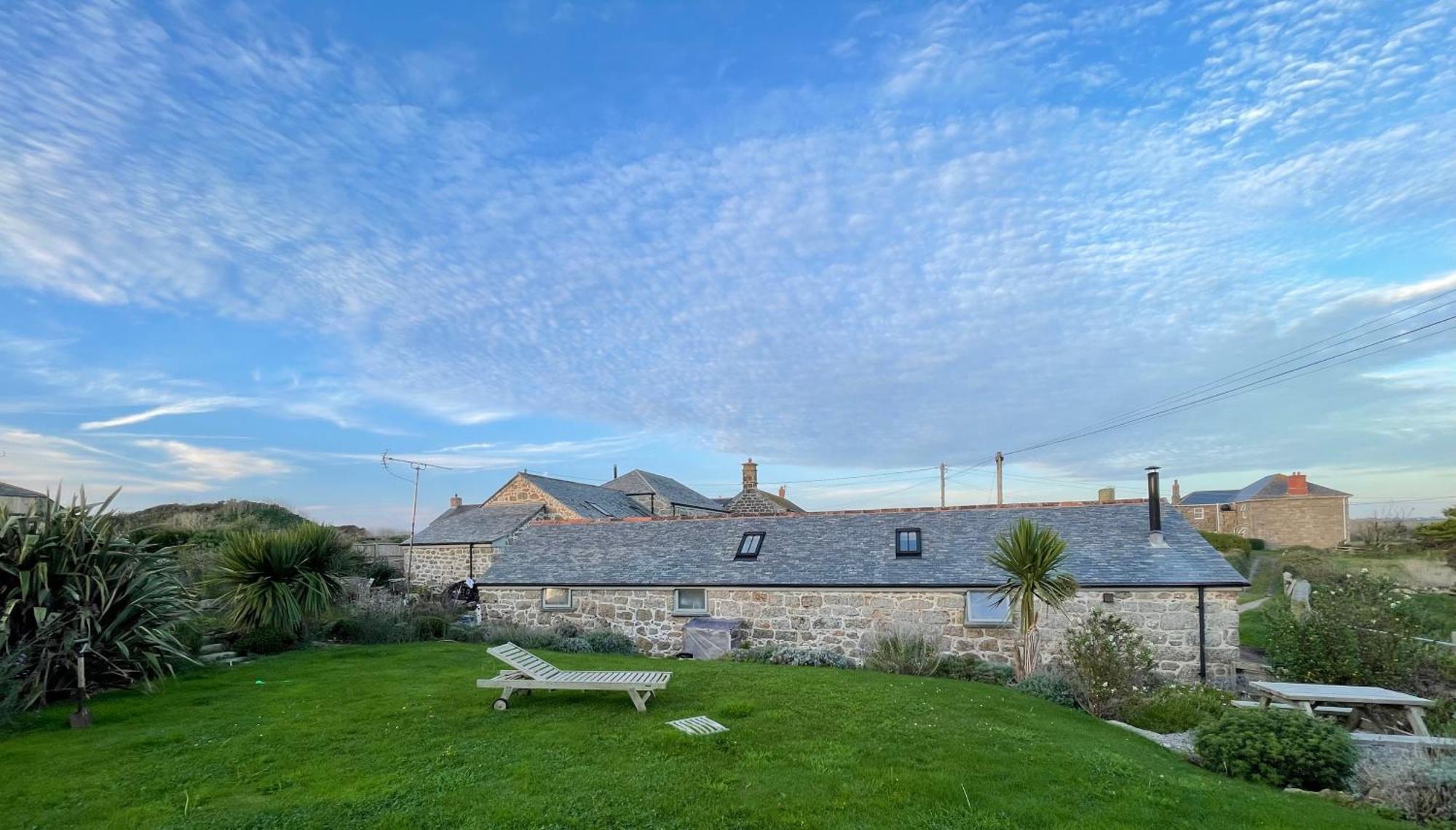 Trengothal Barn Apartment Porthcurno ภายนอก รูปภาพ